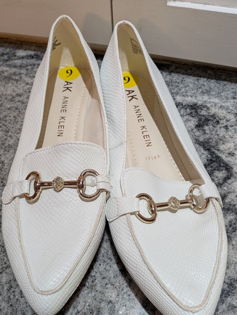 Anne Klein NWOT Overbook White Flats With Gold Accenet Size 9 Glove Flats